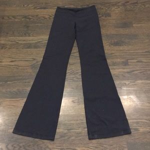 Black lululemon yoga pant size4